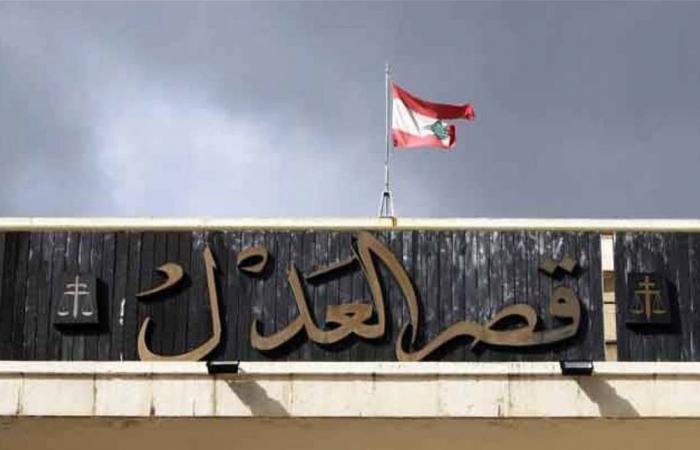 قاض يقاضي صحافياً: ذمّ وشهّر بي!