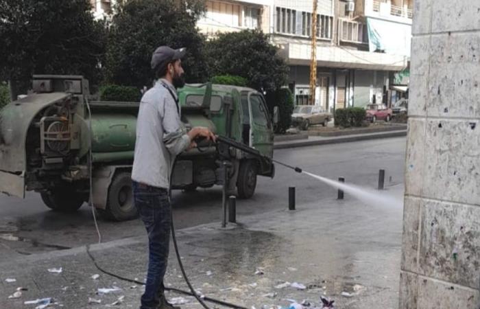 حملة لإزالة صور المرشحين من شوارع طرابلس