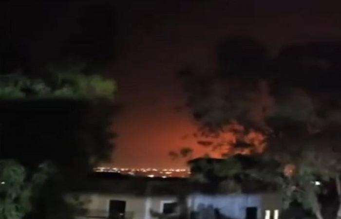 بالفيديو: تجدد الغارات الاسرائيلية على جنوب لبنان ليلًا