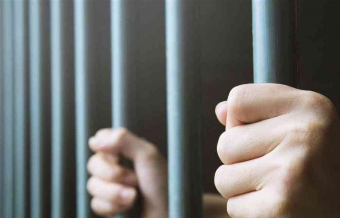 بعد العثور بحوزته على مخدرات في المطار... الحكم على فنان شهيرة جدّاً بالسجن