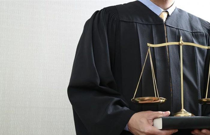 داخل المحكمة... توقيف محامي فنانة شهيرة