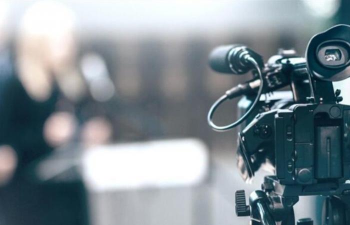 مباشرة على الهواء.. إعلامي شهير يُعلن اعتزاله المهنة قريباً (فيديو)