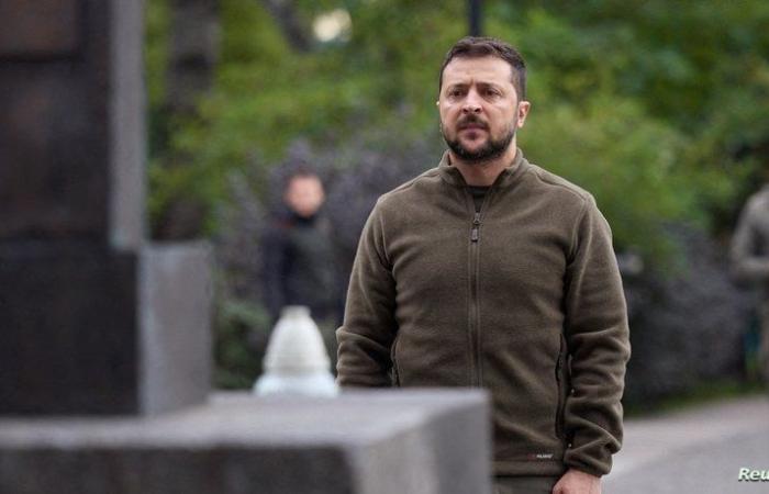 زيلينسكي: روسيا تحشد قوات قرب بلدة دوبروبيليا بشرق أوكرانيا