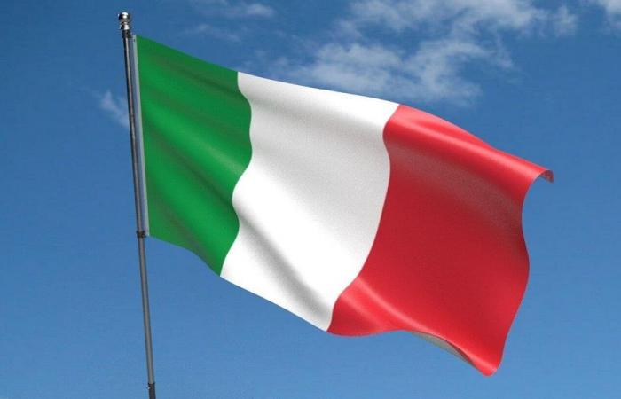 سياسي إيطالي ينتقد حكومة بلاده بعد تصريحات زاخاروفا