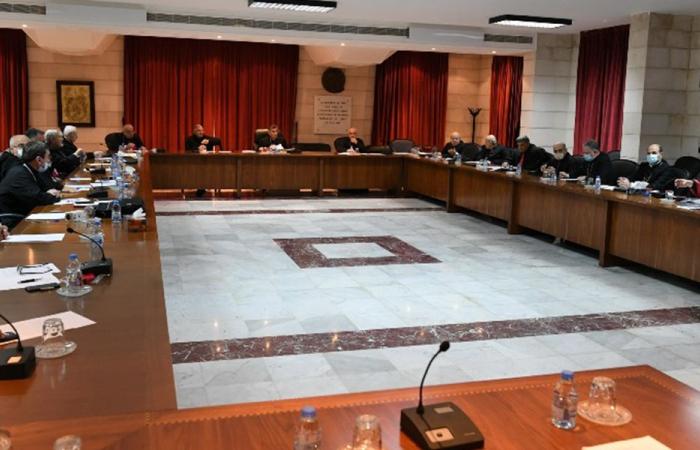 المطارنة الموارنة يحذرون من التلكؤ في معالجة سلاح المخيمات