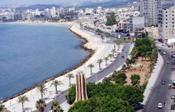 إقفال مركزَي تجميل في صور