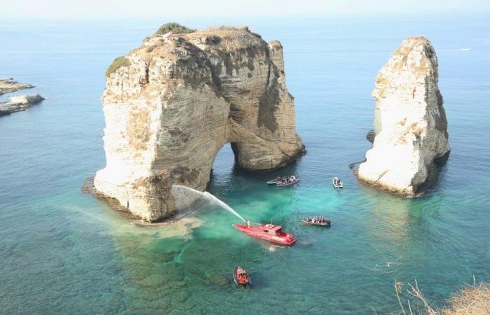 بالصور: تنظيف الشير الصخري في الروشة