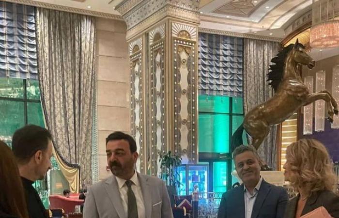 بالصور: تركي آل الشيخ يرعى اجتماعًا فنيًا لنجوم الدراما السورية في الرياض