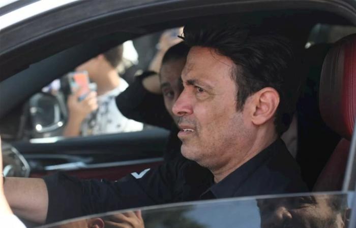 فنان شهير ينهار في جنازة إسماعيل الليثي (فيديو)