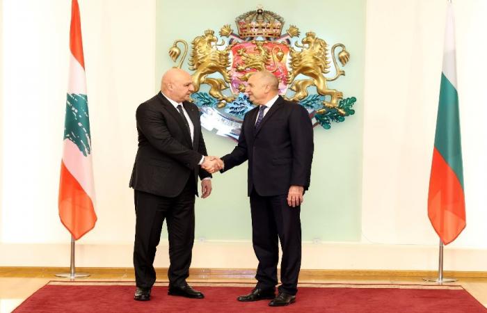 عون عاد إلى بيروت مختتمًا زيارته الى بلغاريا