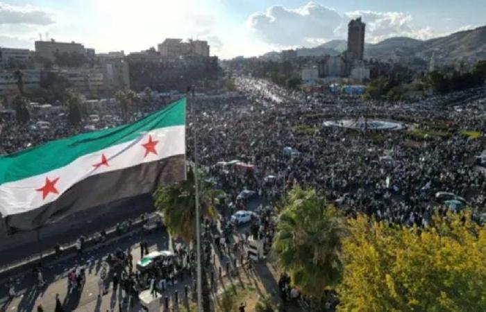 اللاذقية تمنع وضع المكياج خلال الدوام الرسمي