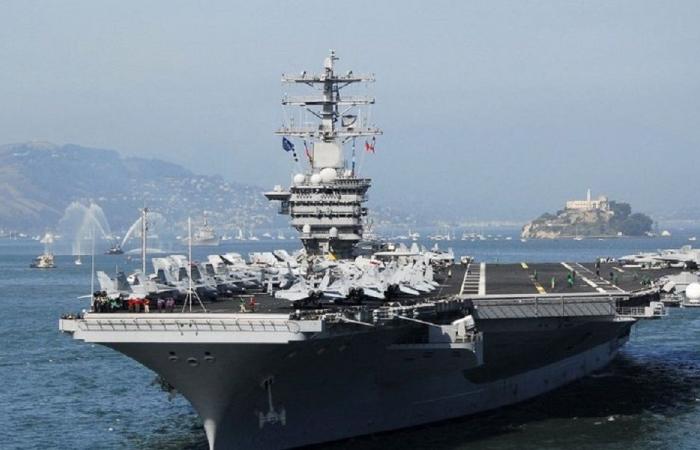 حاملة الطائرات الأميركية تبتعد عن المجال البحري القريب من إيران
