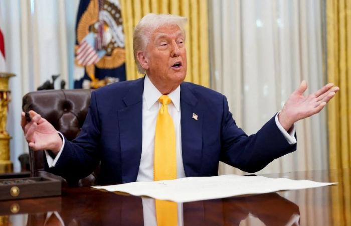 ترامب: الإيرانيون يفاوضون لأنهم يخشون “الضربة”