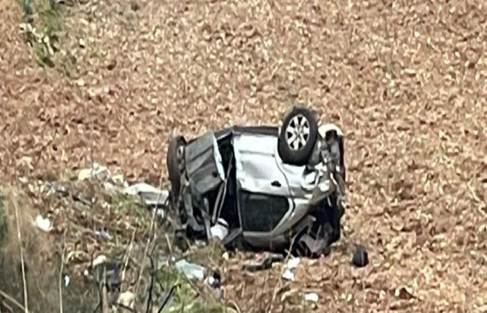 جرحى نتيجة انقلاب سيارة على أوتوستراد شكا