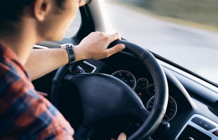 تعرّض لموقفٍ خطير كاد أنّ ينتهي بكارثة مميتة... إليكم ما حصل مع مخرج شهير خلال القيادة