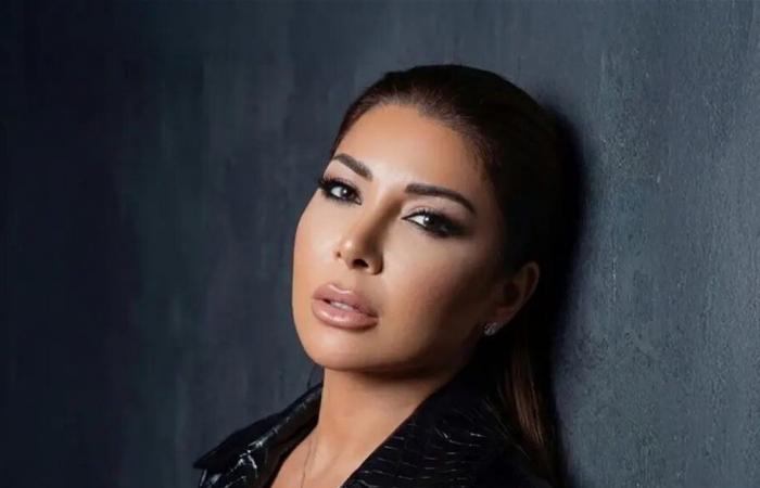 لم تتمالك دموعها وبكت على المسرح.. ألين خلف تُحيي أول حفل لها بعد سنوات من الغياب (فيديو)