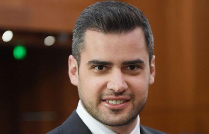 فرنجية يقترح حظر وسائل التواصل دون 14 عاماً