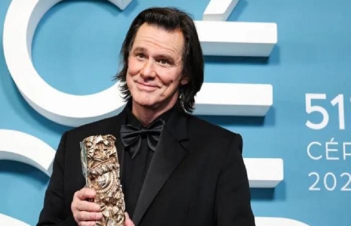 جيم كاري يتذكر جذوره خلال تسلمه جائزة سيزار