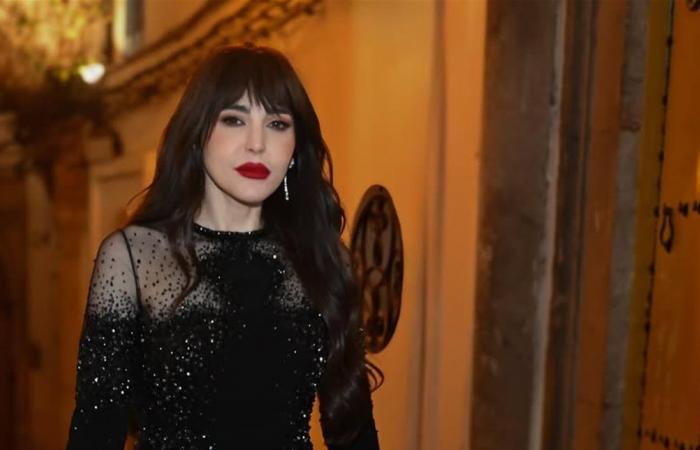 عبير نعمة تشارك أجواء تونس ليلاً بإطلالة سوداء راقية