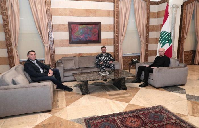 الحجار يعقد اجتماعاً أمنياً لبحث إجراءات استيعاب النازحين