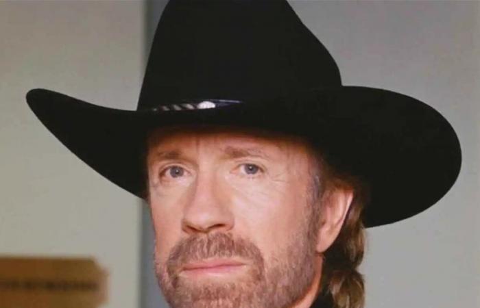 كيف قضى تشاك نوريس أيامه الأخيرة بعيداً عن الأضواء؟