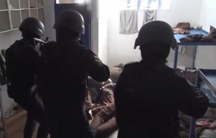 مصلحة السجون الإسرائيلية تنشر فيديو لاقتحام قسم أسرى “الحزب”