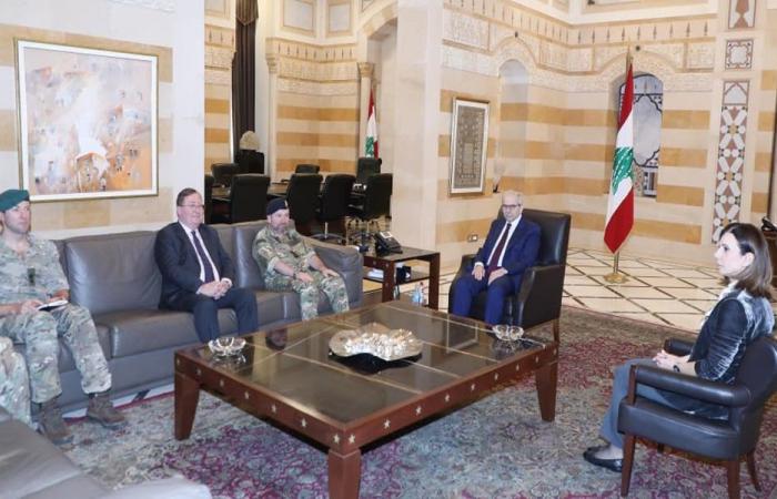 سلام عرض مع مستشار “الدفاع” البريطانية التطورات في لبنان