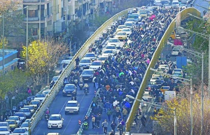 هل فشل الرهان على انتفاضة داخلية في ايران؟