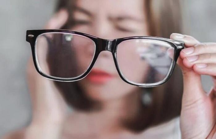 هل تُضعف النظارات النظر؟