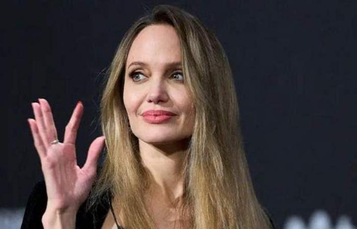 بالصورة...أنجلينا جولي بإطلالة غير تقليدية