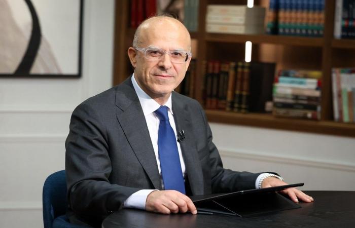 مكي: نعمل لحل مسألة السفير الإيراني