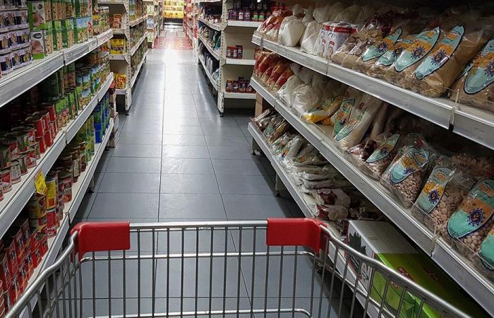 حرب هناك… وأزمة تتمدّد هنا