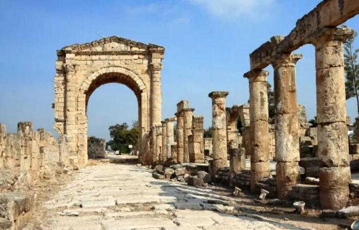 قصف مدفعي يطال القلعة الأثرية في صور!