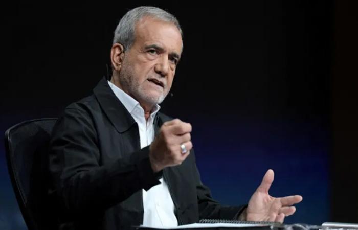 بزشكيان لماكرون: مستعدون لمواصلة الحوار