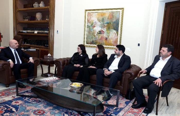 عون يعزي عائلة شهيدين من دبل: نتالع دعم صمود القرى الحدودية