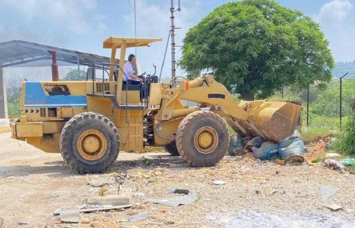“الأشغال” تباشر بإعادة تأهيل معبر البقيعة الحدودي