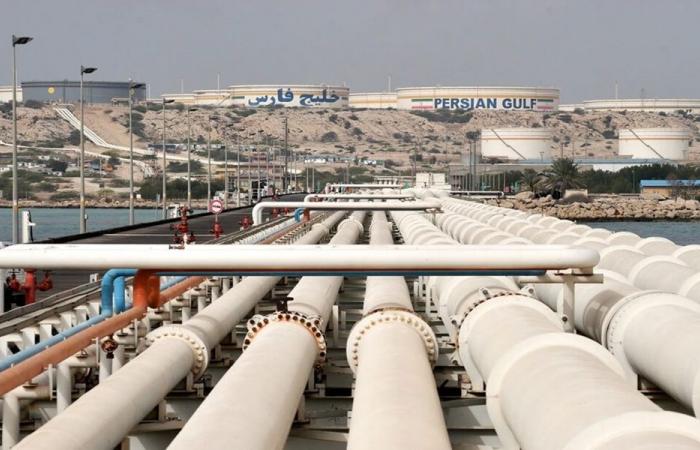 إيران تلجأ إلى المخازن العائمة لتخزين نفطها