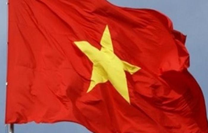 إندونيسيا تعتقل 321 أجنبياً بتهمة إدارة شبكة قمار إلكترونية