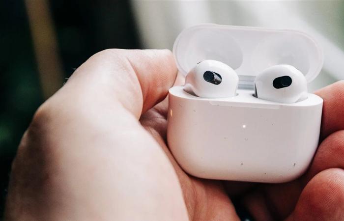 لتحكم أكبر.. أبل تضيف ميزات جديدة لسماعات AirPods
