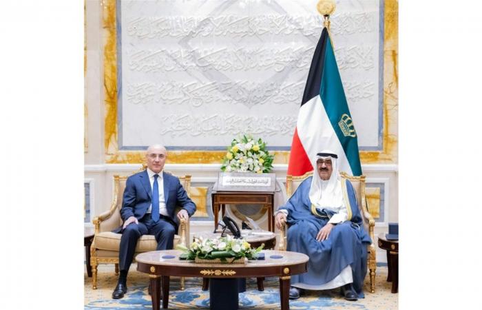 الحجار التقى أمير الكويت: حريصون على تعزيز العلاقات