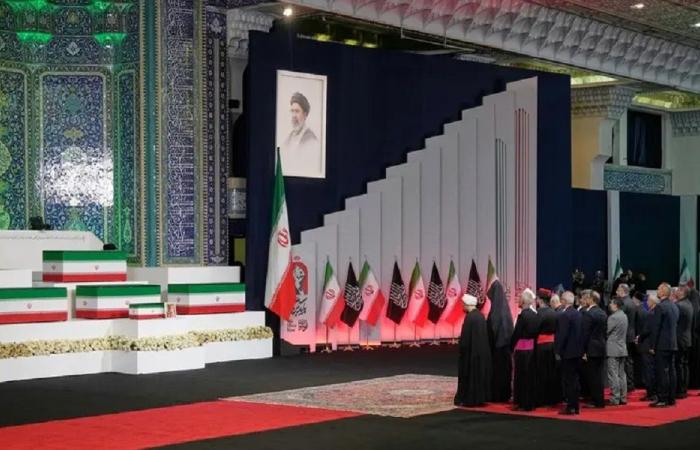مجتبى خامنئي يواصل الغياب.. لم يحضر وداع والده