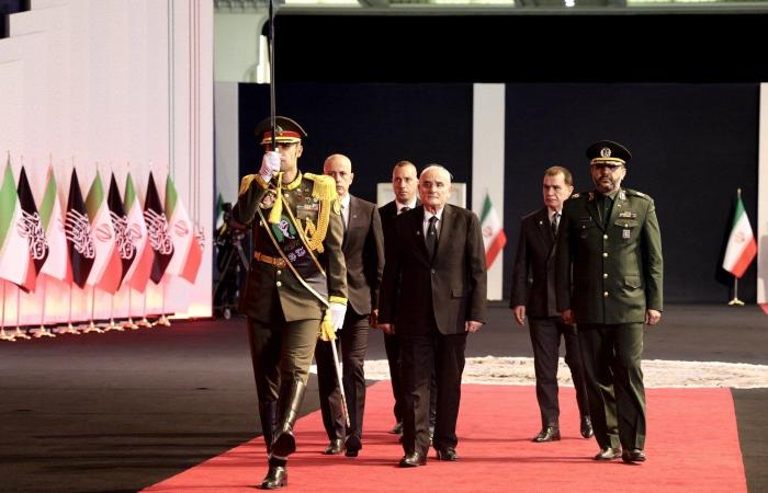 منسى شارك في مراسم وداع خامنئي في طهران (صوَر)
