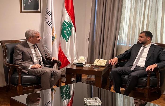 وزير الصناعة يبحث مع القائم بالأعمال الليبي تعزيز العلاقات