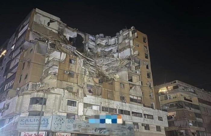 انهيار جزء من مبنى تضرّر جراء الحرب في الضاحية