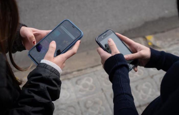 عادة لا تستغرق دقيقة وتحمي هاتفك.. تعرف إليها