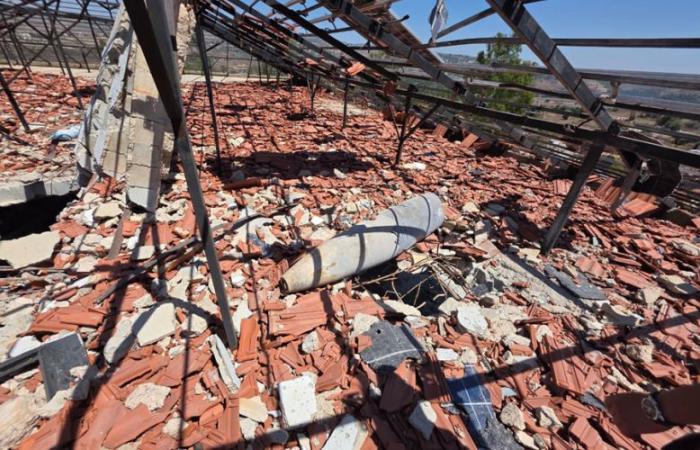 بالصور: الجيش يفكك صواريخ ضخمة في الجنوب