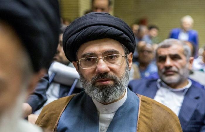 خامنئي يدعو لتعزيز الجاهزية العسكرية