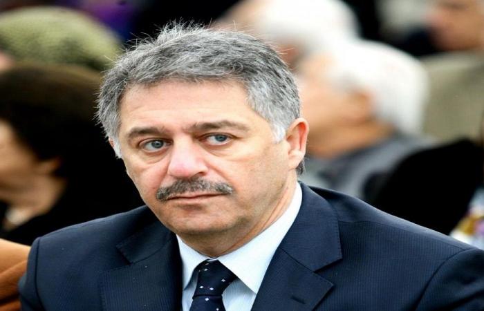 ما حقيقة التسوية للإفراج عن السفير دبور؟