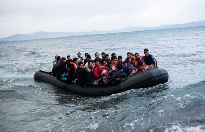 إنقاذ 20 شخصًا كانوا على متن زورق مقابل شاطئ العبدة