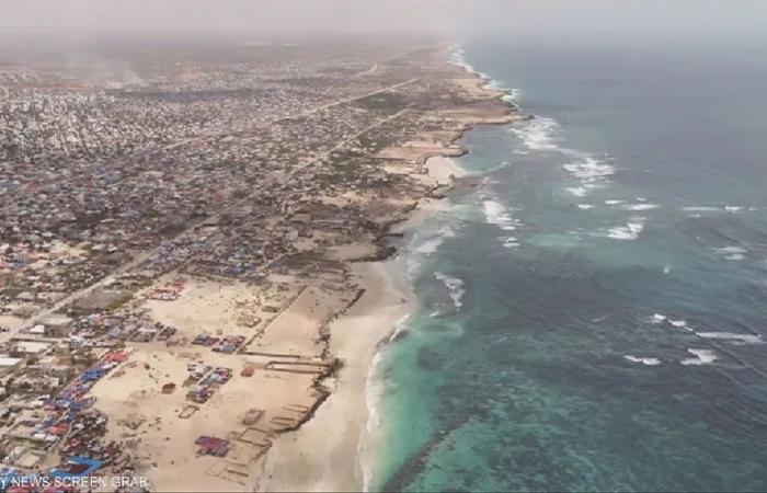 هيئة بحرية: انفجارات قرب ناقلة في خليج عدن